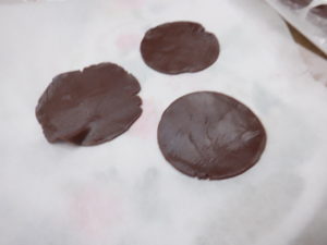 型作りされた生地