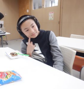 クッキーシューを美味しく召し上がる利用者様