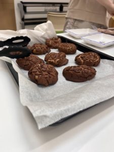 焼きあがったクッキーシュー